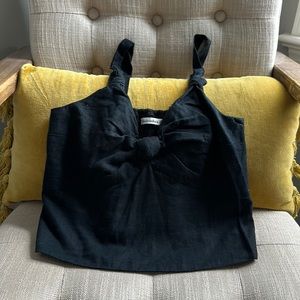 LAST CHANCE Abercrombie knotted crop top 🖤